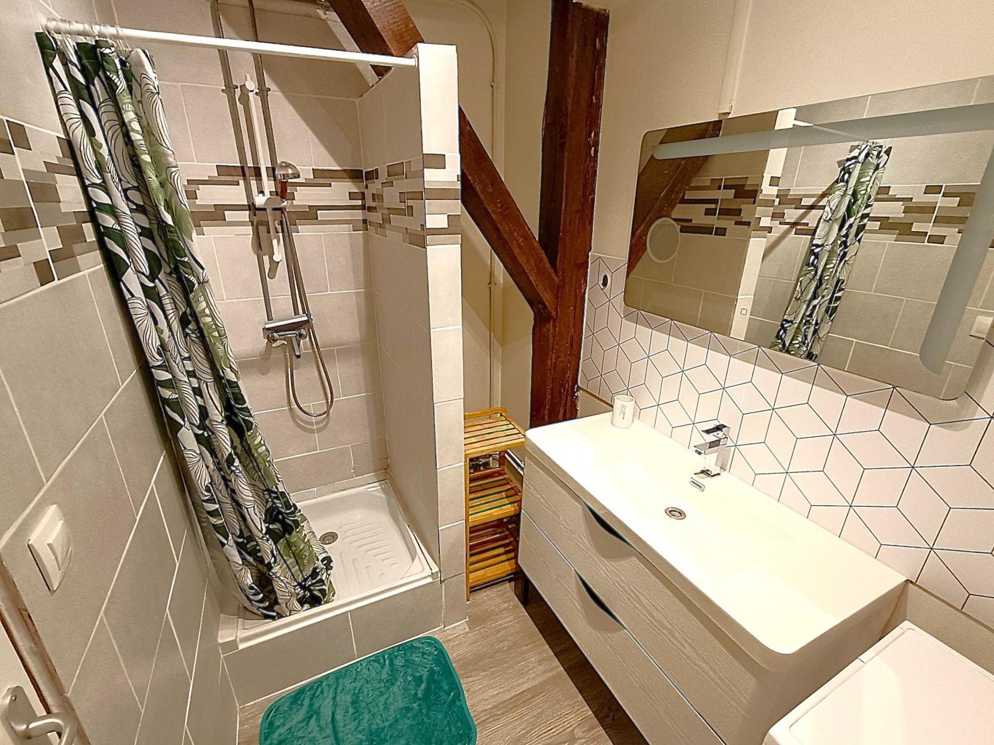 Appartement Proche Gare Et Centre-ville, Parking Gratuit Et Facile, Wifi *